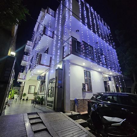ホテル Shri Krishna Divine Dham マトゥラー エクステリア 写真